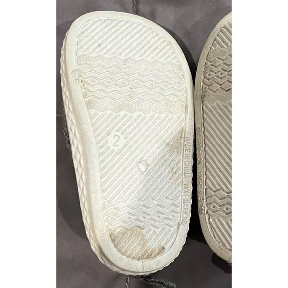 Cute Toddler Shark Shoes Sneakers Sz 2 Great for Vacation or Back To School - Picture 6 of 7